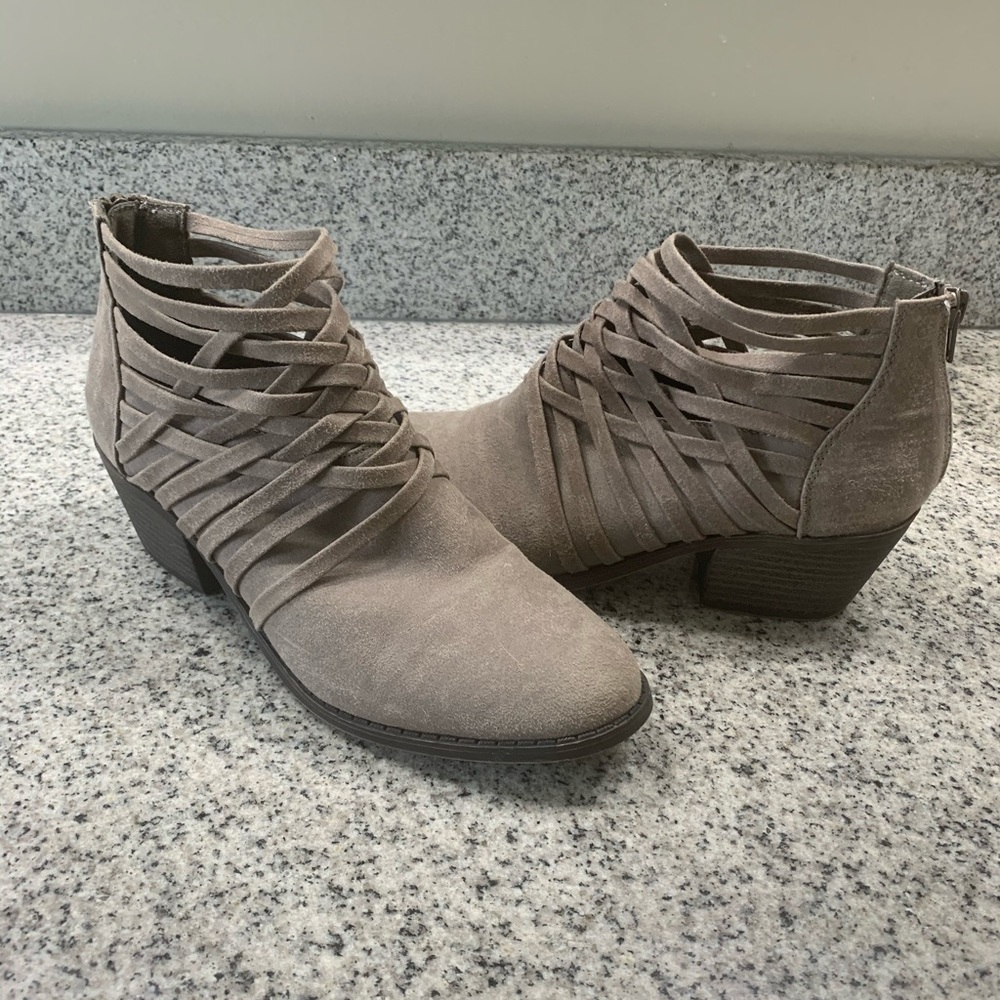 Cute ankle booties, tan, size 7.5
